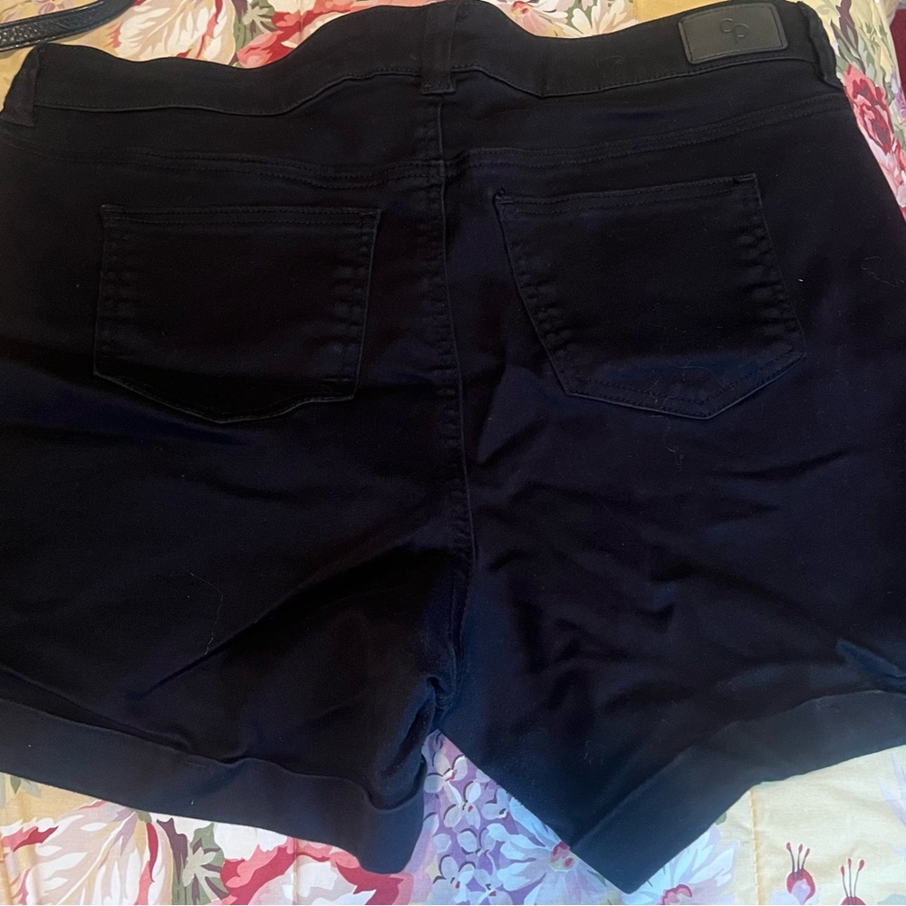 Celebrity Pink women’s Black Jean Shorts Size 14 - Picture 5 of 13